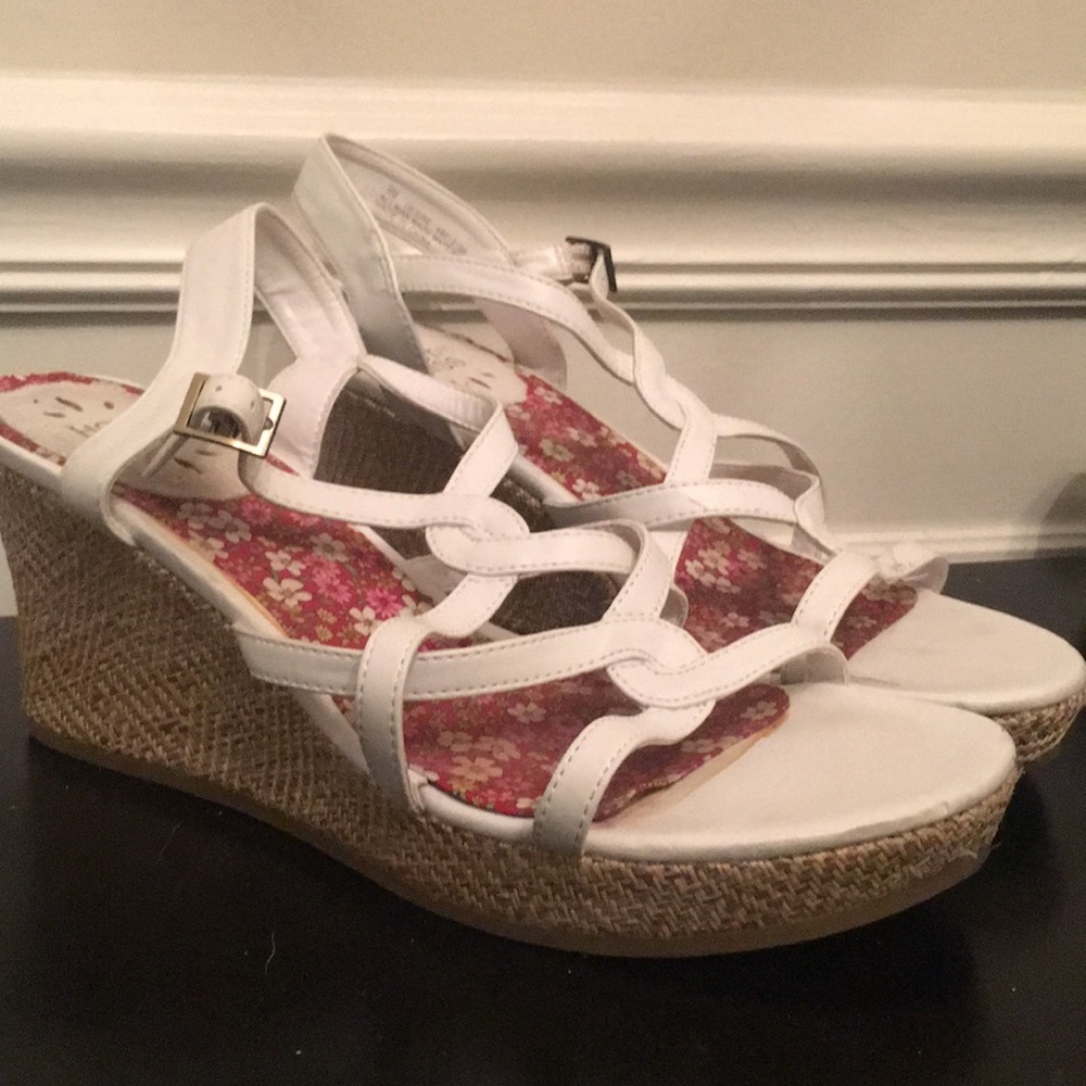 White wedges